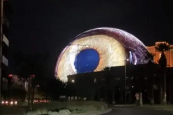 (VIDEO) Najveća LED sfera na svijetu: Pretvorila se u oko i uplašila ljude u Las Vegasu (VIDEO) Najveća LED sfera na svijetu: Pretvorila se u oko i uplašila ljude u Las Vegasu