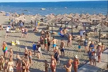(VIDEO) Hej, Sloveni na plaži u Ulcinju (VIDEO) Hej, Sloveni na plaži u Ulcinju