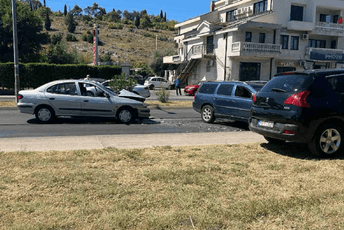 (FOTO) Velike gužve na Zlatici, nestrpljivi vozači prelaze preko zelenih površina