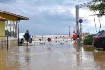 Francuska: Narandžasto upozorenje u 19 provincija zbog opasnosti od poplava i nevremena