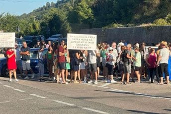 Stvorene ogromne kolone: Radnici Instituta opet blokirali granične prelaze prema Hrvatskoj