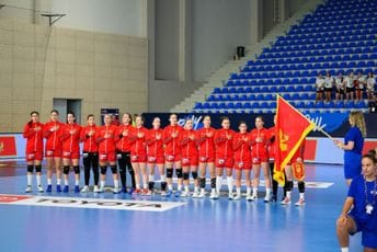 Prvi trijumf mladih rukometašica: Savladana Češka, u nedjelju meč odluke Prvi trijumf mladih rukometašica: Savladana Češka, u nedjelju meč odluke