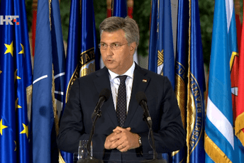 Hrvatska Vlada najoštrije osudila navijačko nasilje u Atini Hrvatska Vlada najoštrije osudila navijačko nasilje u Atini