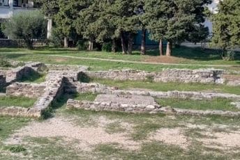 Barski trikonhos na Topolici: Mjesto gdje je po predanju postojala crkva svetog kralja Vladimira Barski trikonhos na Topolici: Mjesto gdje je po predanju postojala crkva svetog kralja Vladimira