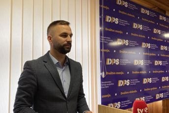 Muratović: Demokrate i URA privjesci i marionete DF-a, kada treba izabrati između principa i šačice vlasti oni biraju ovo drugo