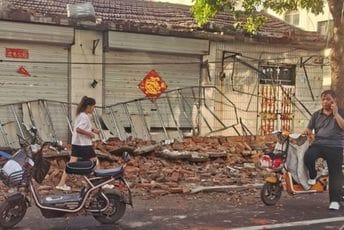 Zemljotres u Kini: Povrijeđena 21 osoba, srušeno 126 zgrada Zemljotres u Kini: Povrijeđena 21 osoba, srušeno 126 zgrada