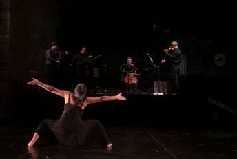 "Bjeguni" na Budva Grad teatru: Ples ne poznaje verbalne granice "Bjeguni" na Budva Grad teatru: Ples ne poznaje verbalne granice