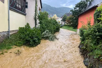 Jedna osoba poginula u poplavama na jugu Austrije Jedna osoba poginula u poplavama na jugu Austrije