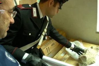 Njujorški sud vratio Italiji 42 ukradena arheološka predmeta Njujorški sud vratio Italiji 42 ukradena arheološka predmeta