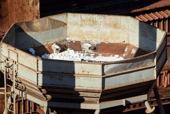 Hoće li biti pretovara, zavisi od nalaza stručnjaka Ostaci "ugrudvanog" amonijum-nitrata u hoperu krana za pretovar