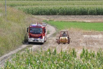 Srbija: Poginuo pilot u padu malog aviona kod Batajnice Srbija: Poginuo pilot u padu malog aviona kod Batajnice