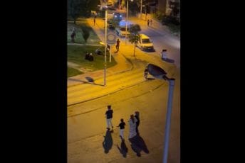 Ljudi na ulicama nakon zemljotresa u Turskoj večeras Ljudi na ulicama nakon zemljotresa u Turskoj večeras