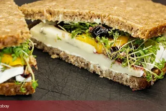 Restoran naplatio rezanje sendviča: “Trebalo je vremena da ga prepolovimo” Restoran naplatio rezanje sendviča: “Trebalo je vremena da ga prepolovimo”