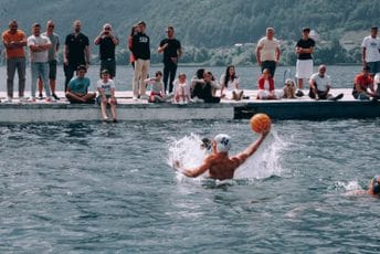 Može i u jezeru: U Plavu odigrana prva vaterpolo utakmica (FOTO) Može i u jezeru: U Plavu odigrana prva vaterpolo utakmica (FOTO)