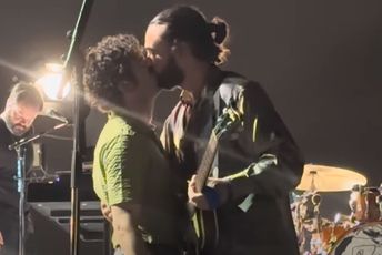 Od britanskog benda zbog gej poljupca traže čak 2,7 miliona odštete Od britanskog benda zbog gej poljupca traže čak 2,7 miliona odštete