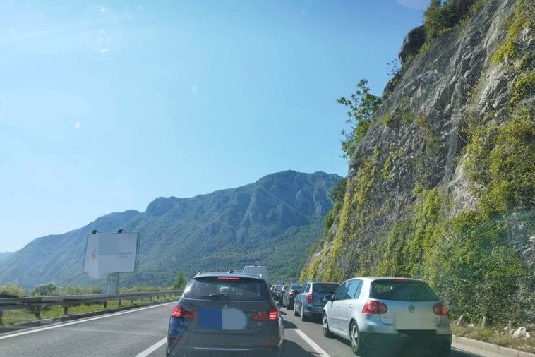 Obustave saobraćaja na više putnih pravaca Ilustracija