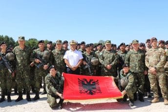 Kosovo: Još jedan kontingent vojnika iz Albanije se pridružio KFOR-u Kosovo: Još jedan kontingent vojnika iz Albanije se pridružio KFOR-u