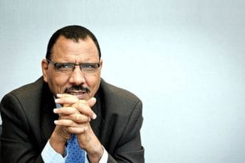 Vojna hunta u Nigeru saopštila da će suditi svrgnutom predsjedniku Bazumu za izdaju Vojna hunta u Nigeru saopštila da će suditi svrgnutom predsjedniku Bazumu za izdaju