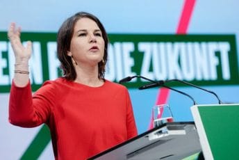 Drama njemačke ministarke Berbok na letu do Australije: Avion morao ispustiti kerozin da bi prinudno sletio Drama njemačke ministarke Berbok na letu do Australije: Avion morao ispustiti kerozin da bi prinudno sletio