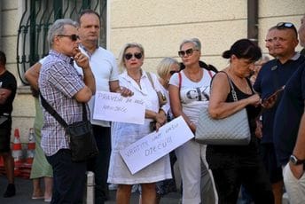 Zatvor za 105 navijača  Dinama, roditelji protestuju ispred MVP u Zagrebu