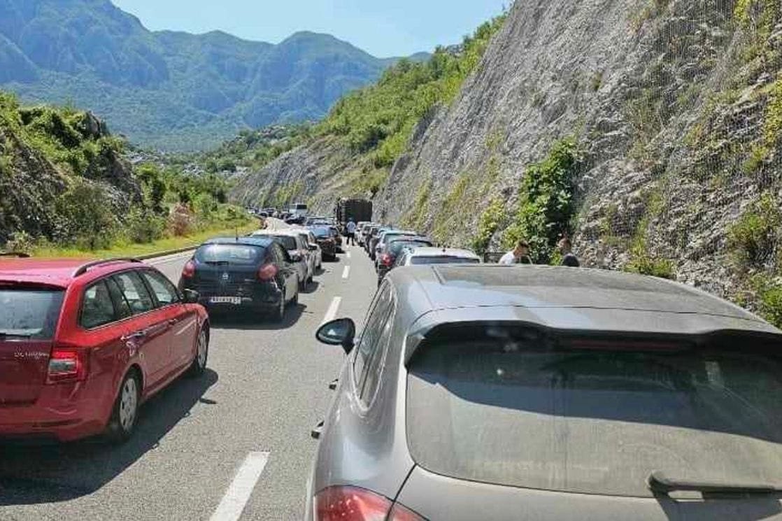 Izmijenjen režim saobraćaja na više dionica