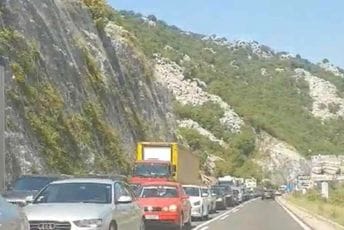 Evo na kojim dionicama su danas obustave saobraćaja