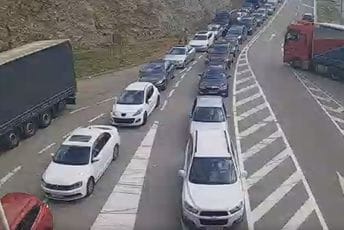 Gužve i na crnogorskim granicama: Ogromne kolone na pojedinim prelazima Vraćanovići