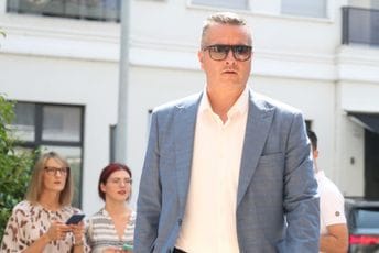 Vuksanović o bilbordima: Demonstracija samoponiženja i politike koja se proslavila otimačinom veš-mašina Vuksanović o bilbordima: Demonstracija samoponiženja i politike koja se proslavila otimačinom veš-mašina