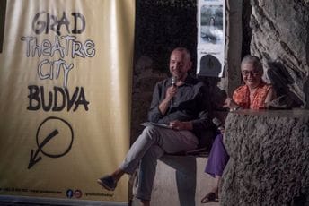 Snježana Banović na Trgu pjesnika: Ozbiljni i hrabri "knjižuljci" o prećutanom Snježana Banović na Trgu pjesnika: Ozbiljni i hrabri "knjižuljci" o prećutanom