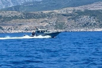 Na Velikoj plaži spašen muškarac: Prevrnuo se u vodu sa daskom za jedrenje Na Velikoj plaži spašen muškarac: Prevrnuo se u vodu sa daskom za jedrenje