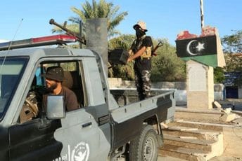 Najmanje 27 ljudi poginulo u sukobu dvije milicije u Libiji, više od 100 povrijeđeno Najmanje 27 ljudi poginulo u sukobu dvije milicije u Libiji, više od 100 povrijeđeno