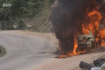 Na putu Šćepan Polje – Foča potpuno izgorio automobil iz Albanije Na putu Šćepan Polje – Foča potpuno izgorio automobil iz Albanije