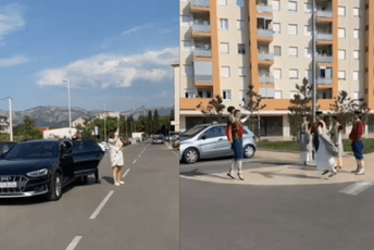 (VIDEO) "Crnogorko, najljepša đevojko": Majku i ćerku po izlasku iz porodilišta dočekalo Oro (VIDEO) "Crnogorko, najljepša đevojko": Majku i ćerku po izlasku iz porodilišta dočekalo Oro