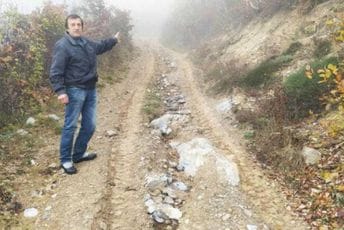 Bijelo Polje: Kiprenik odsječen od svijeta, po namirnice mogu samo pješke Bijelo Polje: Kiprenik odsječen od svijeta, po namirnice mogu samo pješke