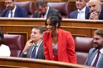 Nevjerovatna životna priča: Španija dobila prvu poslanicu iz redova saharskog naroda Nevjerovatna životna priča: Španija dobila prvu poslanicu iz redova saharskog naroda