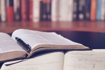 ZUNS: Udžbenici u Crnoj Gori najjeftiniji u regionu, za gimnaziju koštaju od 83 do 106 eura ZUNS: Udžbenici u Crnoj Gori najjeftiniji u regionu, za gimnaziju koštaju od 83 do 106 eura