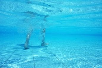 Italija: Osmogodišnjaka usisao odvod bazena, izvukli ga tek nakon dva sata Italija: Osmogodišnjaka usisao odvod bazena, izvukli ga tek nakon dva sata