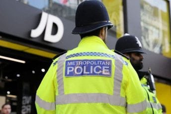 Policija razbila bandu i vratila dragocjenu vazu iz kineske dinastije Ming Policija razbila bandu i vratila dragocjenu vazu iz kineske dinastije Ming