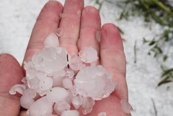 Nevrijeme na sjeveru, grad uništio usjeve Nevrijeme na sjeveru, grad uništio usjeve