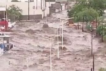 (VIDEO) Katastrofalne poplave u Meksiku nakon uragana Hilari (VIDEO) Katastrofalne poplave u Meksiku nakon uragana Hilari