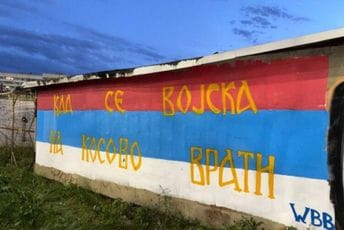 U više gradova Rusije osvanuli rathnohuškački grafiti "Kad se vojska na Kosovo vrati" U više gradova Rusije osvanuli rathnohuškački grafiti "Kad se vojska na Kosovo vrati"