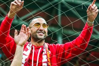 Da li je ovo najoriginalnija objava transfera: Ziješ se pojavio kao - vođa navijača (VIDEO) Da li je ovo najoriginalnija objava transfera: Ziješ se pojavio kao - vođa navijača (VIDEO)