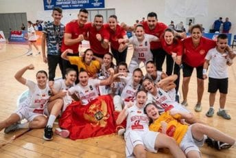 Osim što su prošle u "A" diviziju, naše mlade košarkašice osvojile i srebro Osim što su prošle u "A" diviziju, naše mlade košarkašice osvojile i srebro