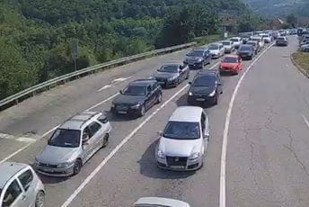 Ogromne kolone na crnogorskim graničnim prelazima Granični prelaz Dobrakovo