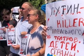 Protest pod sloganom "Putin je ubica" održan u Podgorici Protest pod sloganom "Putin je ubica" održan u Podgorici