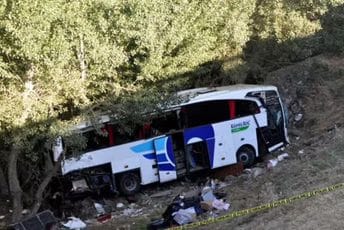 Turska: Autobus sletio s puta, poginulo 12 osoba Turska: Autobus sletio s puta, poginulo 12 osoba