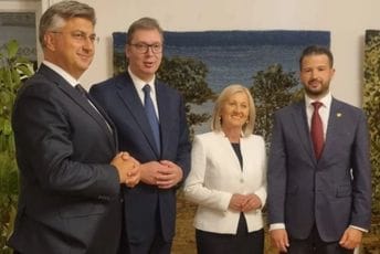 Vučić: Ispadamo budale, rečeno da ćutimo o Zelenskom, a onda crnogorski mediji to objave Vučić: Ispadamo budale, rečeno da ćutimo o Zelenskom, a onda crnogorski mediji to objave