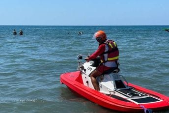 Velika plaža: Dijete spašeno u posljednjem trenutku pošto ga je jak vjetar odvukao ka pučini Velika plaža: Dijete spašeno u posljednjem trenutku pošto ga je jak vjetar odvukao ka pučini