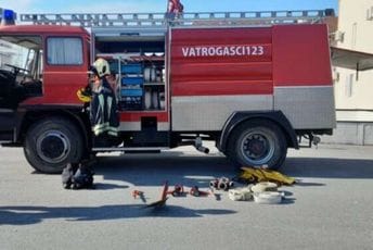 Tivat: Dva mladića podmetnula požar, potraga u toku Tivat: Dva mladića podmetnula požar, potraga u toku