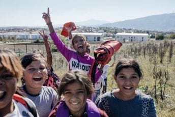 Jačanje zajednice sprječavanjem nasilja i dječjih ugovorenih brakova: Nada i podrška za 800 Romkinja i Egipćanki Jačanje zajednice sprječavanjem nasilja i dječjih ugovorenih brakova: Nada i podrška za 800 Romkinja i Egipćanki